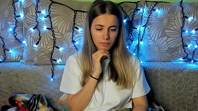 MaggieCake online show from November 12, 5:16 am