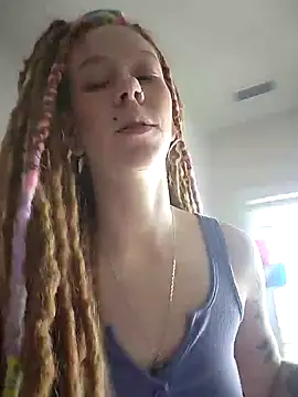 LucidLucy online show from March 3, 3:40 pm