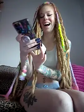 LucidLucy online show from November 20, 1:01 pm