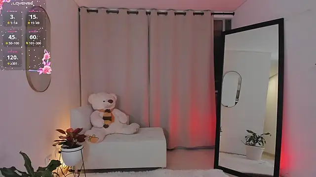 roxie gates  online show from November 16, 12:56 am