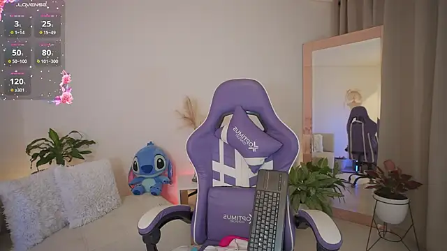 roxie gates  online show from March 24, 3:23 am