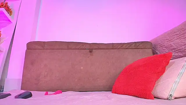 emyli sw  online show from September 28, 3:57 am