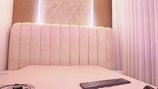 emyli sw  online show from April 2, 3:04 am