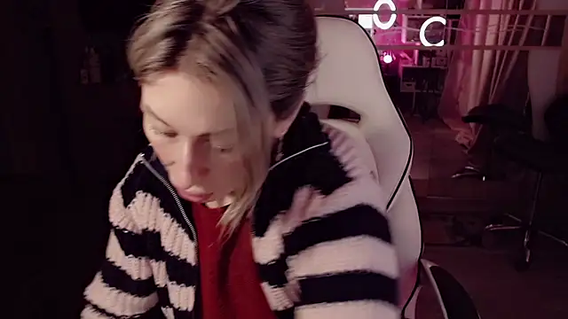 AnnieGOld  online show from March 9, 8:06 am