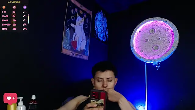 girl intense444 online show from March 19, 7:18 pm