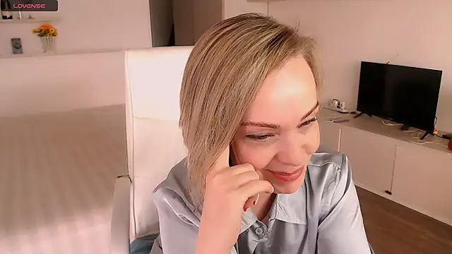 Snapshot of Tilly_Eliot chatting on October 6, 8:57 pm Tilly Eliot online show from October 6, 8:57 pm