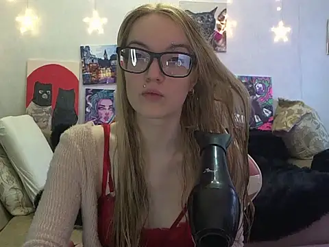 SecretSophia online show from October 28, 10:32 am