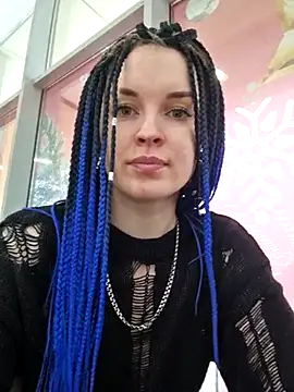 LazyTanukii online show from January 9, 9:35 am