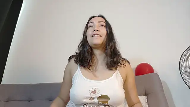 cutie and slutty online show from February 15, 3:11 pm