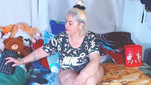 estrellita fugaz16x online show from December 16, 3:12 am