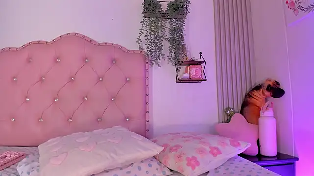 Snapshot of sweet_nicole_11 chatting on October 3, 10:09 am sweet nicole 11 online show from October 3, 10:09 am