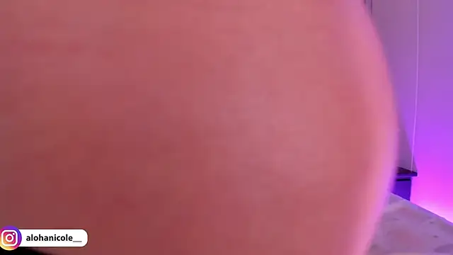 Snapshot of sweet_nicole_11 chatting on October 26, 10:00 am sweet nicole 11 online show from October 26, 10:00 am