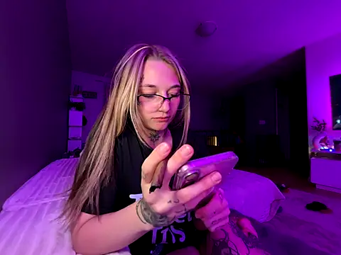 chloetease online show from December 4, 2:58 am