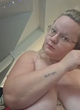 Fiona0705 online show from September 29, 10:09 am