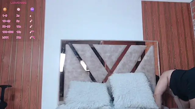 AGATHAA WHITE online show from January 12, 11:15 am