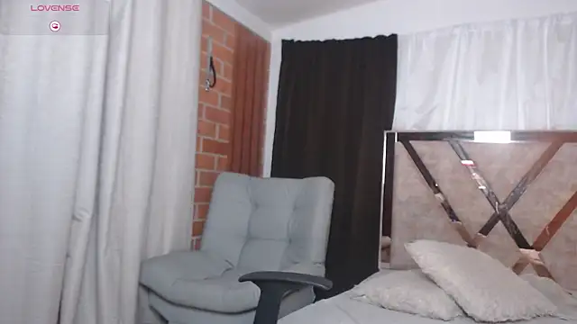 AGATHAA WHITE online show from April 8, 10:17 am