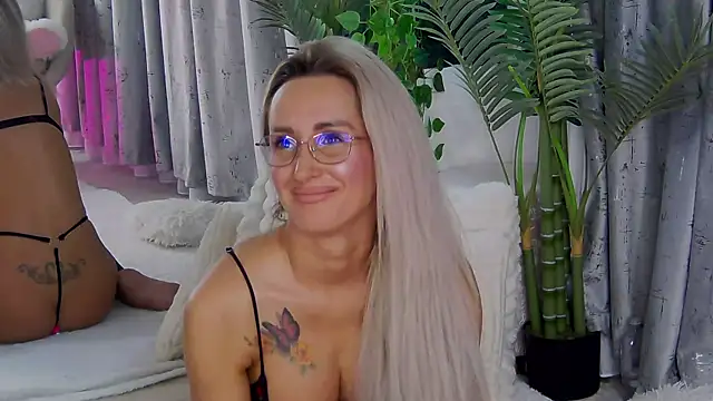 IsabelleEthan online show from March 24, 8:41 am