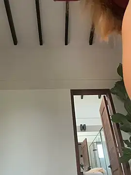 curchez  online show from April 10, 9:32 pm