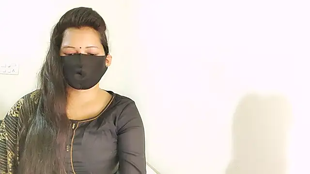 YourLovelyQueen online show from June 30, 5:45 pm