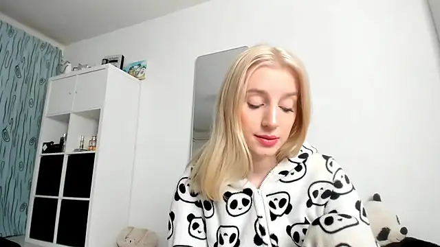 KenzieDawton online show from November 22, 4:26 am