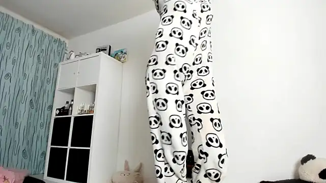 KenzieDawton online show from October 13, 6:38 am