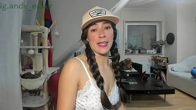 Snapshot of tinny_williams chatting on September 23, 3:59 am tinny williams online show from September 23, 3:59 am