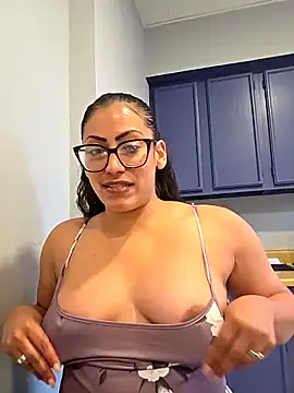 Snapshot of Nikkierosee chatting on October 22, 9:31 pm Nikkierosee online show from October 22, 9:31 pm