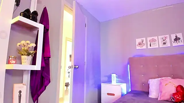 EmilyCoast-1 online show from March 18, 7:30 pm