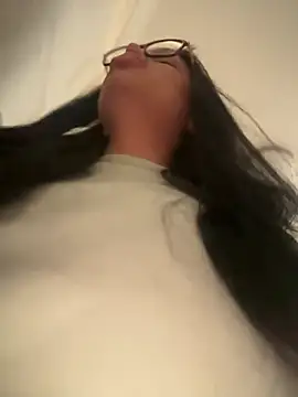 MeghanXO online show from February 6, 2:42 pm