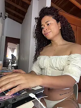 GabriSaenz online show from July 11, 2:17 pm