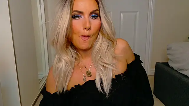 Tinkerbell822 online show from November 21, 10:50 am