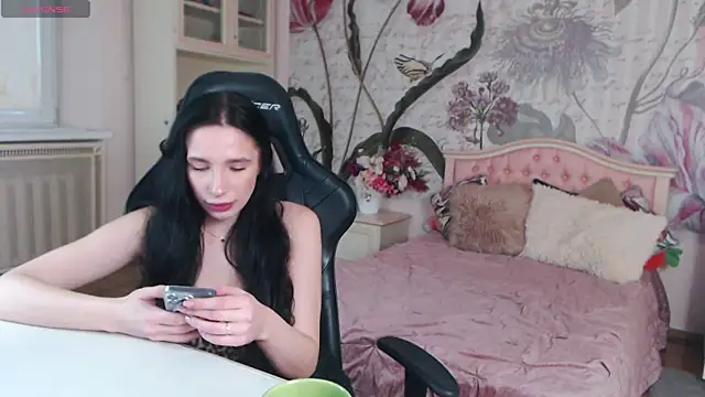 AliciaBow online show from November 2, 1:14 pm