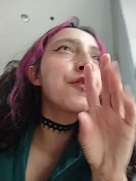  Laary online show from April 22, 8:06 pm