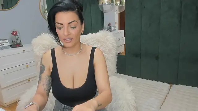 ElisaBaxter online show from January 13, 5:35 am