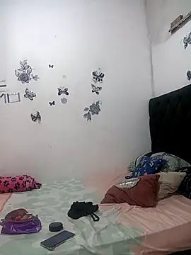 Nicolle Milf online show from September 26, 6:38 pm