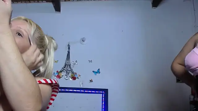 Nicolle Milf online show from December 17, 6:34 pm