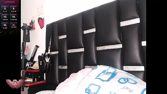 Danae 999 online show from April 10, 11:00 pm