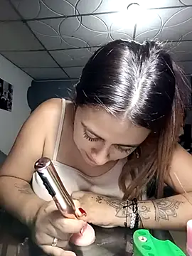 Latina sexy1 online show from April 18, 11:15 pm