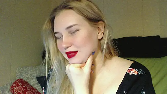 mmmPinUpGirl online show from January 18, 8:05 pm