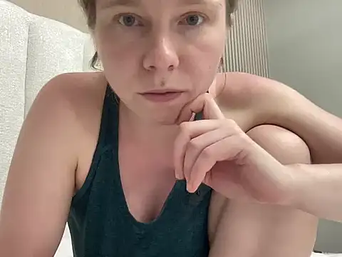 SweetLucy96 online show from April 20, 1:47 pm