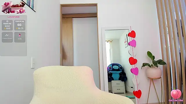 Katysmith26 online show from February 18, 9:25 pm