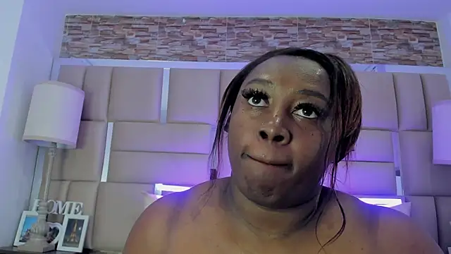 ShaniaBrownn online show from September 9, 7:35 pm