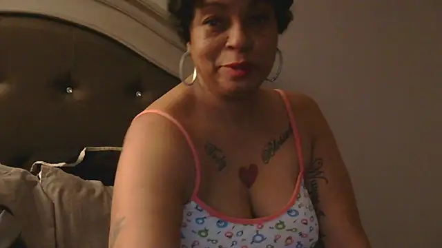 MSweetLindaParks online show from January 19, 11:06 am