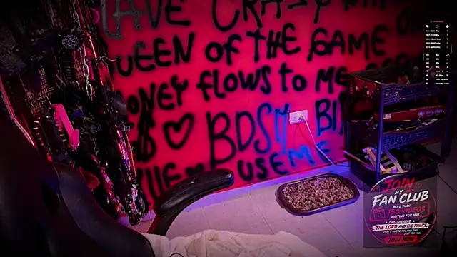 Laura takint online show from July 28, 8:52 pm