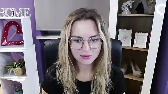 Zoey Erotic online show from October 23, 4:40 am