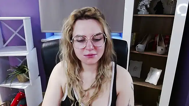 Zoey Erotic online show from April 22, 4:31 am