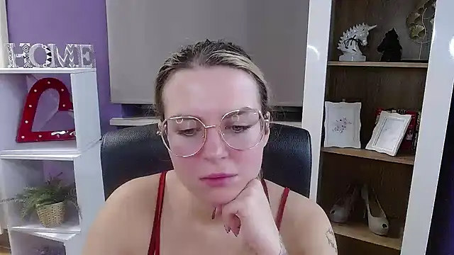 Zoey Erotic online show from December 5, 6:02 am