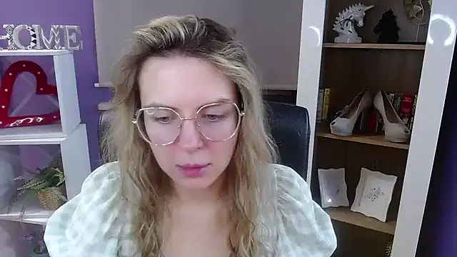 Zoey Erotic online show from January 15, 5:46 am