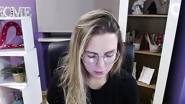 Zoey Erotic online show from October 22, 4:28 am