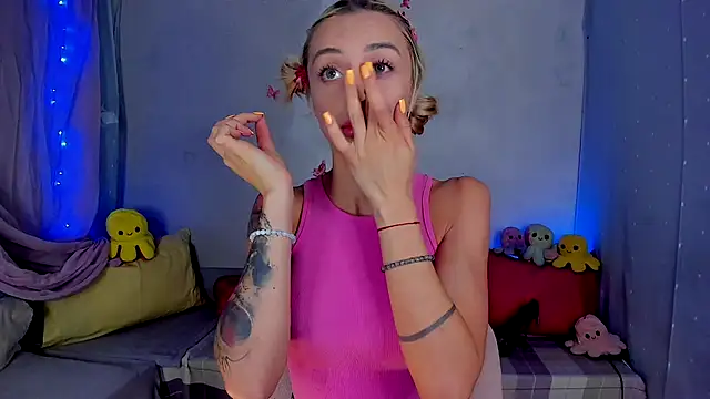 Snapshot of LickLizzy chatting on September 17, 11:58 pm LickLizzy online show from September 17, 11:58 pm